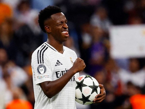 HLV Ancelotti sốc trước màn trình diễn siêu hạng của Vinicius