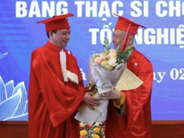 Có đặt trách nhiệm hình sự vụ ông Vương Tấn Việt dùng bằng giả?