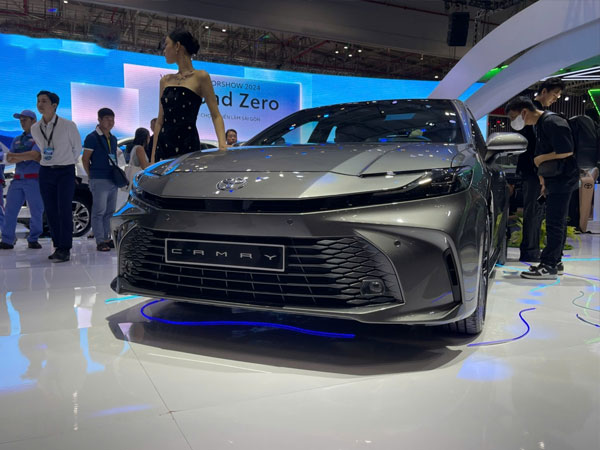 Khám phá Toyota Camry 2025 vừa được giới thiệu tại Triển lãm Ô tô Việt Nam 2024