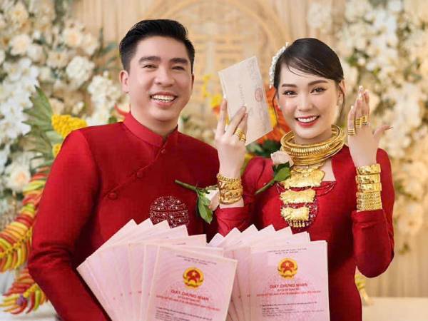 Cô gái Kiên Giang lấy chồng hơn 15 tuổi, ngày cưới nhận 15 cây vàng, 15 sổ đỏ