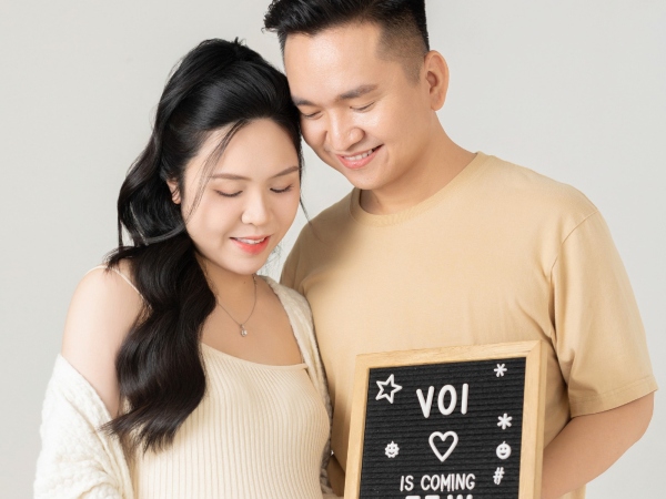 MC Hạnh Phúc bất ngờ công khai vợ con sau 5 năm kết hôn: 'Vợ à, cảm ơn em'
