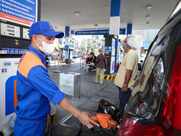 Giá xăng dầu giảm phiên thứ hai liên tiếp