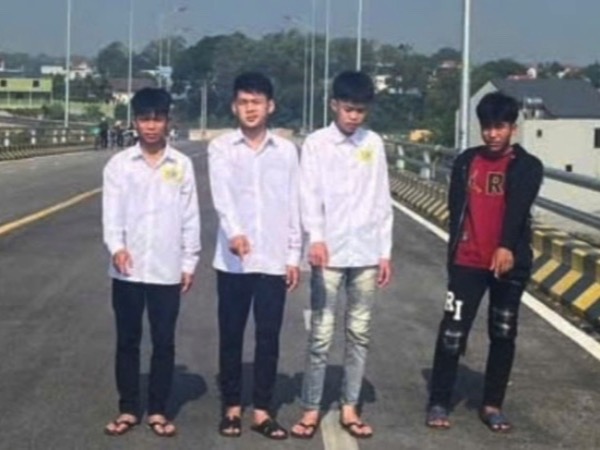 Bắt nhóm học sinh chặt và cướp biển số xe