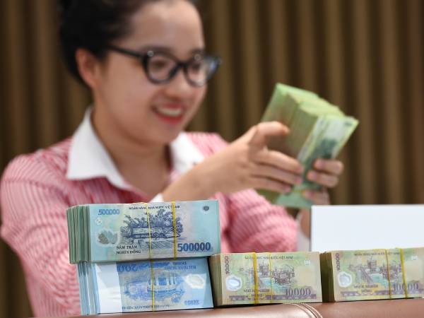 Ngân hàng nào quán quân chi trả thu nhập?