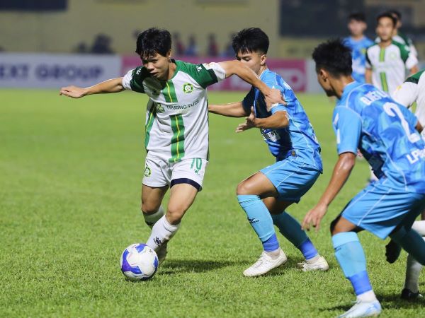 Công Phượng trình diễn đáng quan ngại, HLV Kim Sang-sik thấy mà lo!