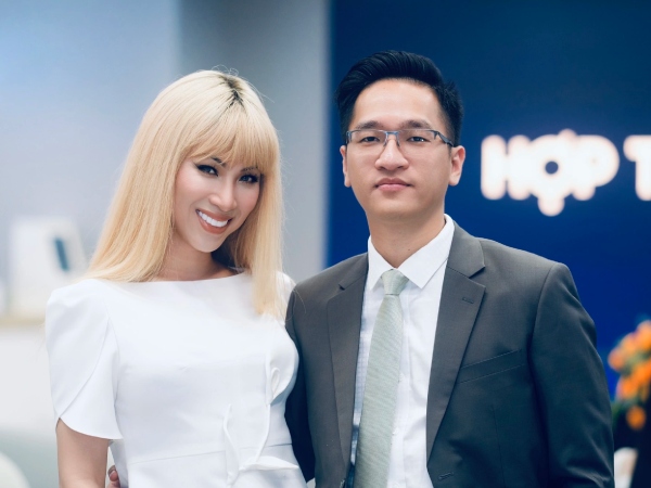 Cuộc sống của nữ nghệ sĩ Việt chuyển giới sau 1 năm kết hôn với chồng luật sư, đẹp trai, kém 5 tuổi