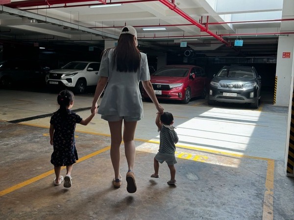 'Nàng dâu hào môn' Đàm Thu Trang trò chuyện cùng 2 con: Đôi khi mẹ nhớ mẹ của ngày xưa