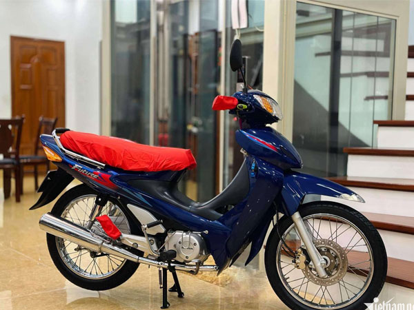 Honda Future đời đầu 23 năm tuổi 'zin đét' từng con ốc, giá vẫn ngang SH 160i