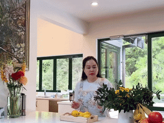 'Diễn viên thấp nhất màn ảnh Việt' có tình yêu mới sau khi ly hôn bạn trai Tây?