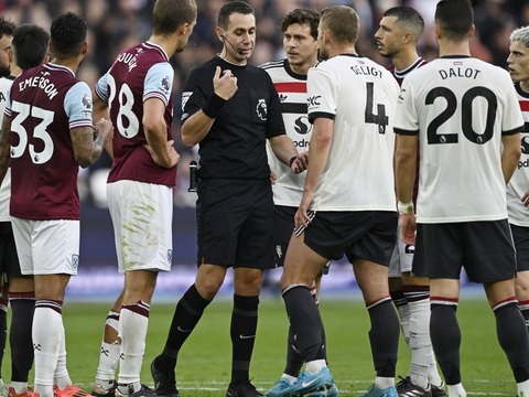Thua West Ham phút cuối, Man United chìm sâu ở Giải Ngoại hạng Anh