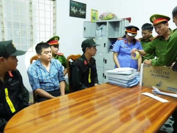 Khởi tố cựu lãnh đạo công ty đăng kiểm ở Hậu Giang