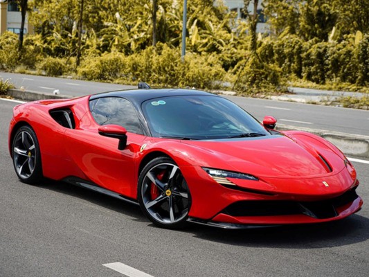 Dàn xe tiền tỷ rước dâu tại Hà Nội, có cả Ferrari SF90 Stradale