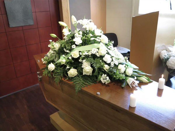 Mở quan tài người thân trong tang lễ, gia đình phát hiện điều kinh hoàng chưa từng có