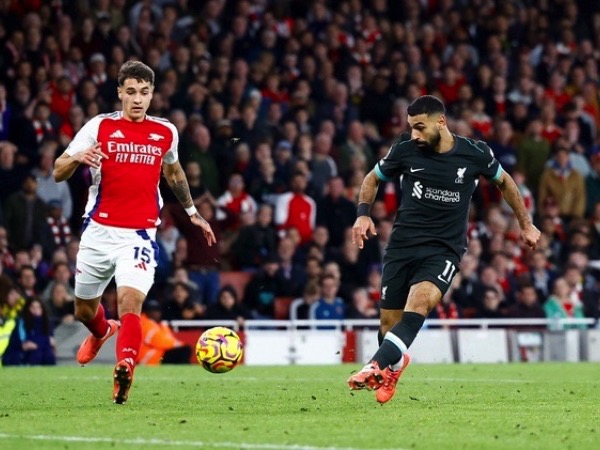 Liverpool mất ngôi đầu, Arsenal mất quân sau đại chiến