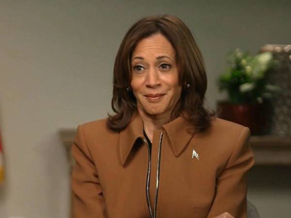 Bà Kamala Harris thách ông Trump cùng làm bài kiểm tra nhận thức