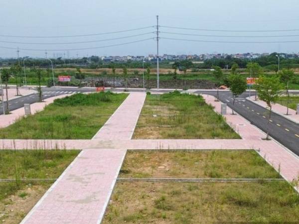 'Bốc thuốc' trị bệnh trả giá đất rất cao rồi bỏ cọc