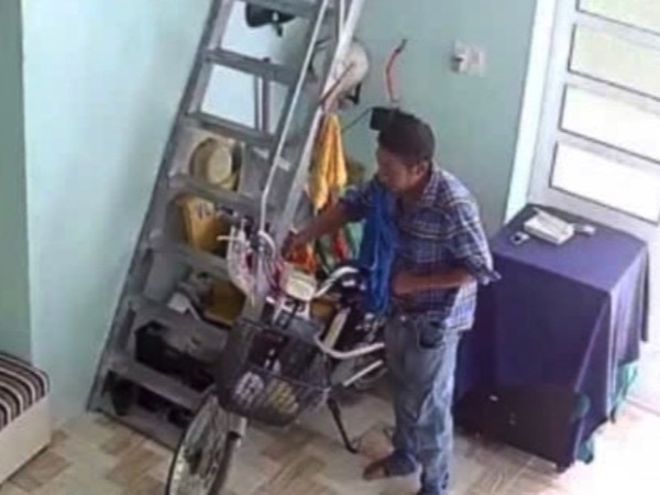 Người đàn ông 36 tuổi vào nhà xin nước uống rồi hiếp dâm người phụ nữ 63 tuổi