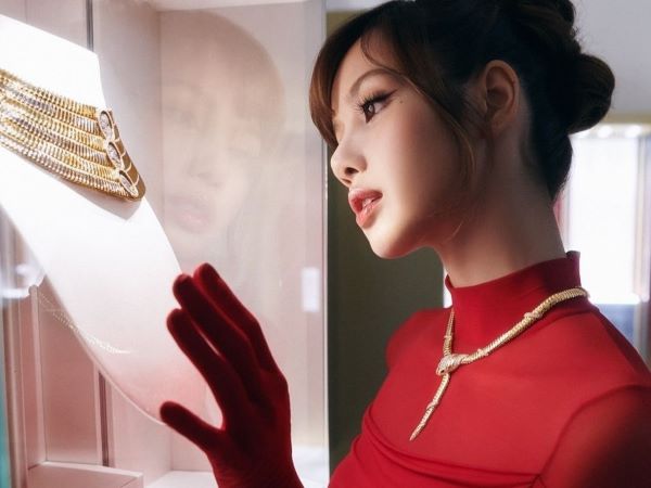 Thân hình đồng hồ cát của Lisa (BLACKPINK)