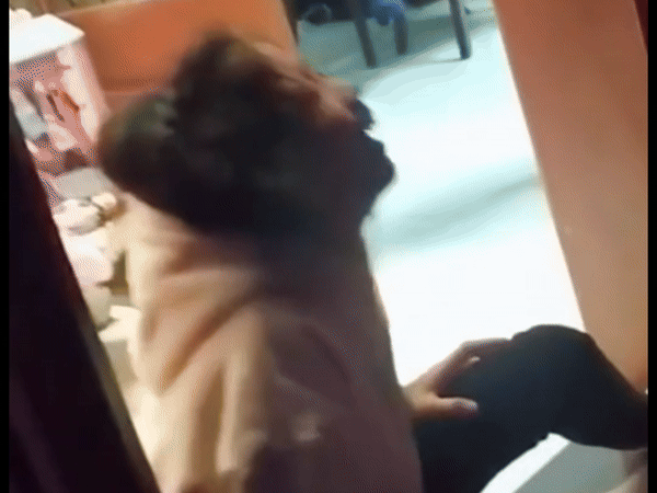 Đoạn video nữ sinh lớp 8 đột nhiên bật khóc nức nở lúc 3 giờ sáng khiến ai cũng đau lòng
