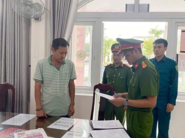 Bắt khẩn cấp nguyên Phó Giám đốc Ngân hàng Việt Á Chi nhánh Hội An