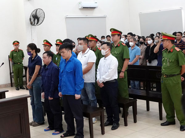 Cựu nữ cán bộ công an vụ cháy karaoke An Phú khóc kêu oan nhưng vẫn nhận mức án cao