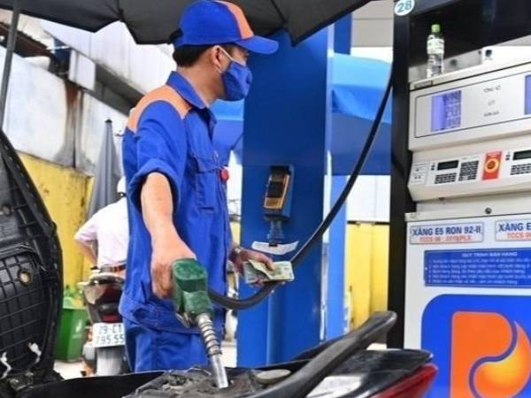 Giá xăng ngày mai tiếp tục giảm?