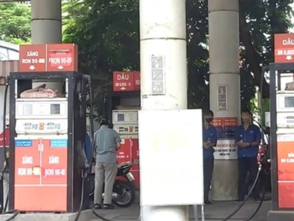 Xăng sinh học E5 biến mất ở nhiều cửa hàng