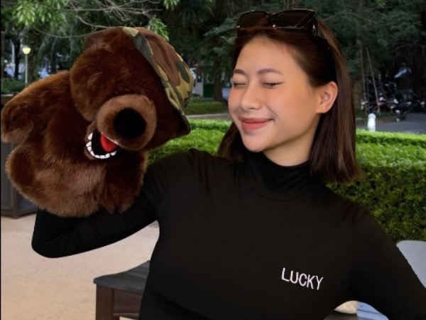 Louis Phạm (Phạm Như Phương) xóa bài xin lỗi về drama 'phông bạt', vừa trở lại đã gây tranh cãi trang phục