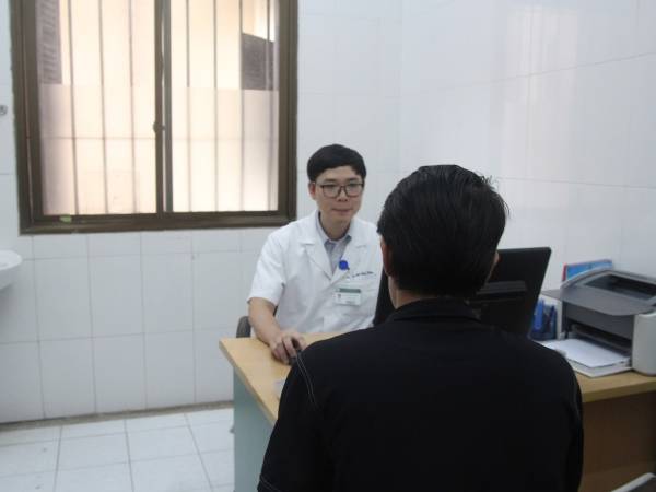 Người đàn ông 28 tuổi ở Hà Nội nhập viện tâm thần sau khi có biểu hiện hào phóng quá mức