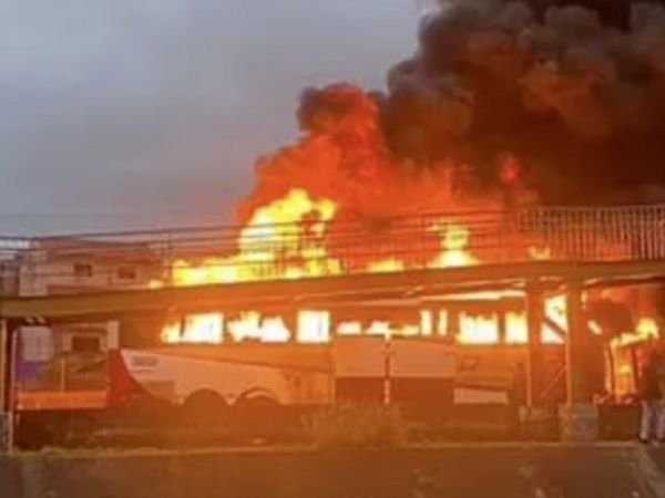 Bạo lực kinh hoàng bóng đá Brazil: Hooligan cho nổ tung xe bus chở CĐV đối thủ, 1 người chết cháy