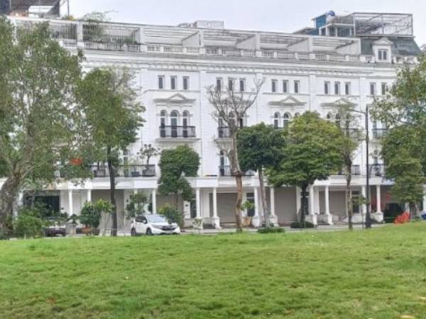 Mua căn biệt thự 36 tỷ, sau nửa năm đã tăng giá lên 54 tỷ đồng, chủ vui mừng nói: 'May quyết mua sớm, vừa mua rời tay thì giá tăng mạnh'