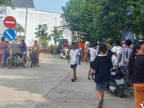 Xác minh vụ thiếu nữ bị đánh hội đồng, lột hết quần áo giữa đường