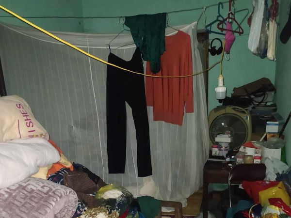 Bức ảnh chụp phòng ngủ của mẹ khiến cư dân mạng 'phát hoảng'