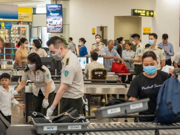 Ai được kiểm tra đột xuất hành lý của phi công và tiếp viên hàng không trước khi bay?