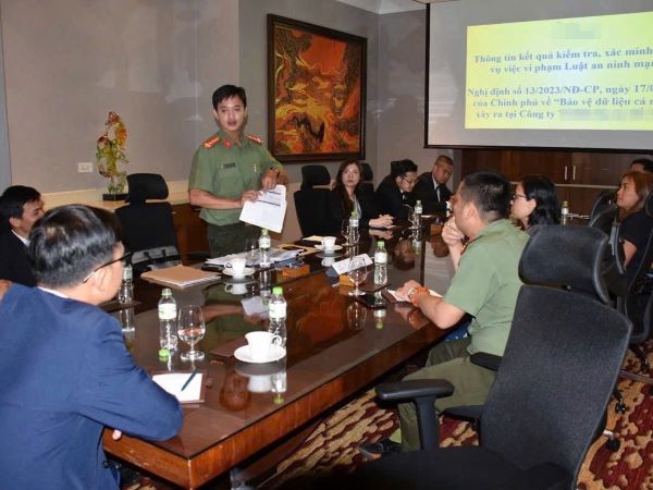 Thanh niên nhờ người 'do thám' bí mật đi khách sạn của bạn gái