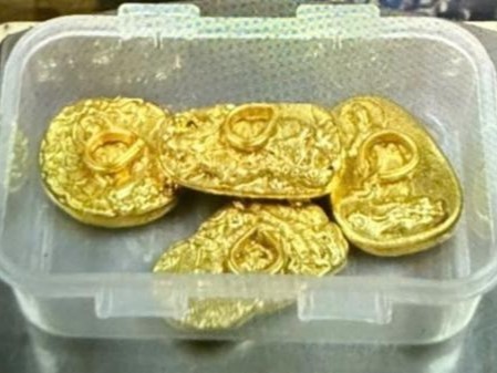 2 người phụ nữ dàn cảnh cướp 2 kg vàng