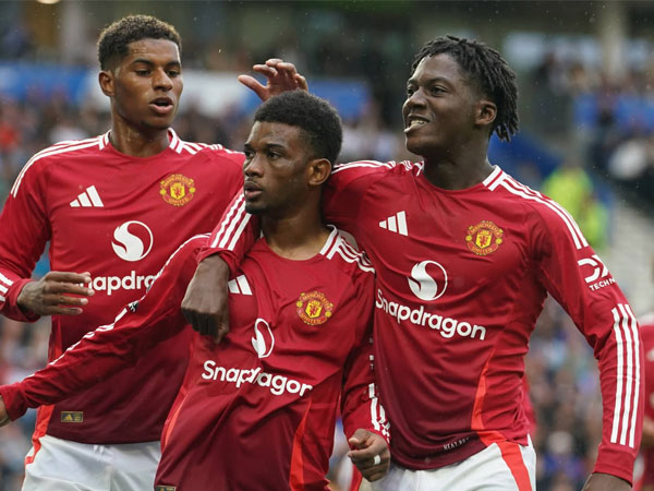 Top 10 CLB bóng đá giàu nhất: MU bám sát Real Madrid