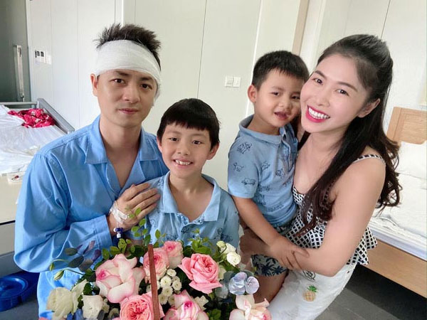 Biến cố liên hoàn của sao nam Vbiz: Nhà bị cháy rụi, suy sụp vì mẹ bị ung thư