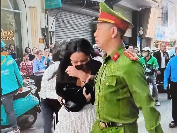 Thực hư vụ đánh ghen trên phố Bùi Thị Xuân ở Hà Nội