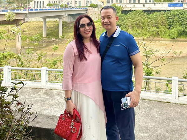 Cuộc sống viên mãn ngoài đời của vợ ông trùm 'Độc đạo'