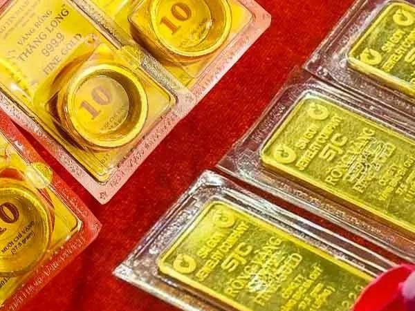 Giá vàng hôm nay 3/11/2024: Chốt tuần tăng phá đỉnh, rung lắc trước bầu cử Mỹ