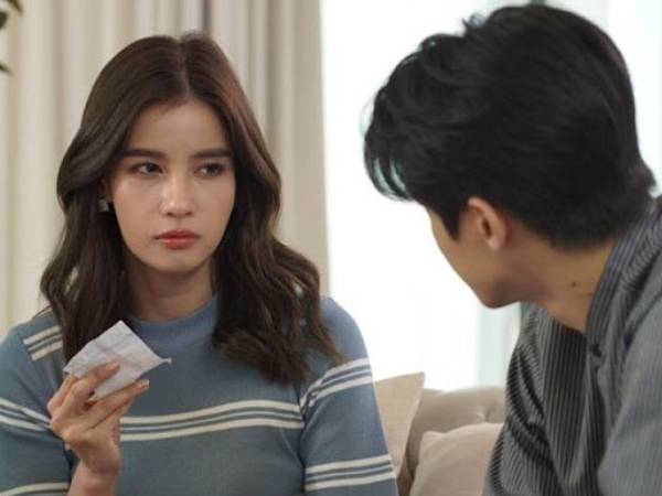 Đến nhà bạn trai chơi, nhìn thấy cuốn sổ trên bàn, tôi sợ hãi bỏ chạy cho dù lương anh ấy 40 triệu/tháng