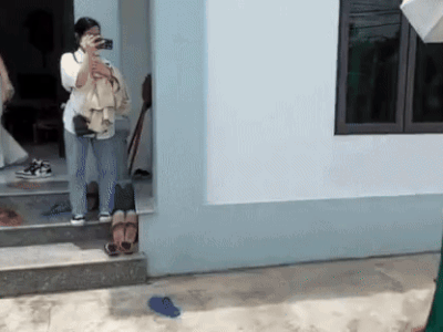 Chàng trai Hàn Quốc quỳ gối trước mẹ vợ Việt ở giữa sân, mối quan hệ 2 năm sau gây tò mò