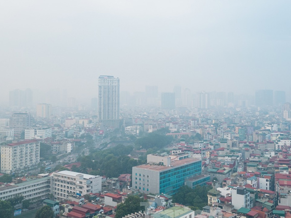 Trời Hà Nội mờ đục vì ô nhiễm, một số nơi không khí ở mức xấu