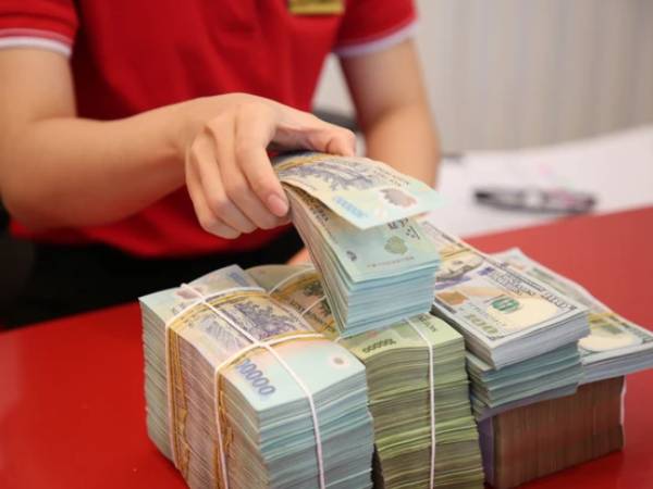Tháng 11, gửi tiết kiệm ngân hàng nào hưởng lãi suất 7%/năm?