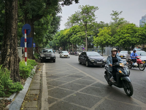Nhân chứng vụ cô gái bị đoàn xe máy tông tử vong ở Hà Nội: 'Cứ nhắm mắt là cảnh tượng đau lòng lại hiện ra'