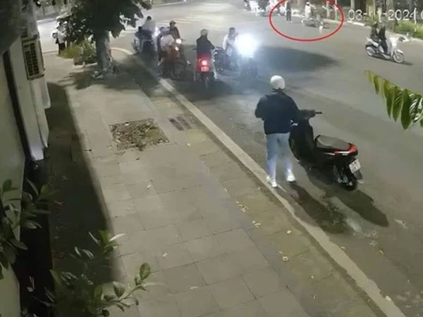 Cô gái bị nhóm quái xế tông tử vong ở Hà Nội: Bố kìm nước mắt lo tang lễ cho con