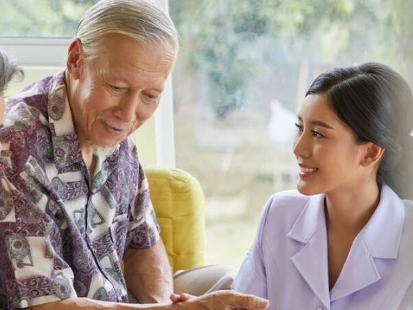 Gợi ý anh cả biếu bố mẹ 10 triệu/tháng, câu nói của chị dâu làm chúng tôi nể phục