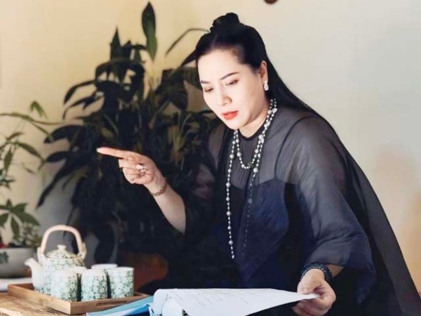 Diễn viên Thu Huyền - vợ của ông trùm 'Độc đạo', ngoài đời cuộc sống hạnh phúc viên mãn