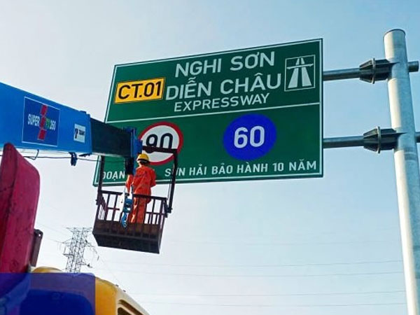 Đại diện Cục Đường bộ: Các biển báo trên đường nếu ghi 'Đường Sơn Hải bảo hành 10 năm' sẽ phải chỉnh sửa
